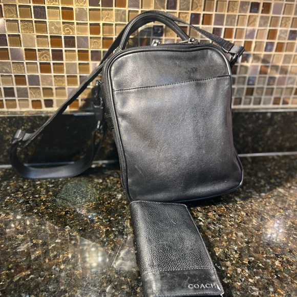 Tumi Black Leather Messenger Shoulder Travel Computer Shoulder Bag & Free Wallet - Picture 8 of 16